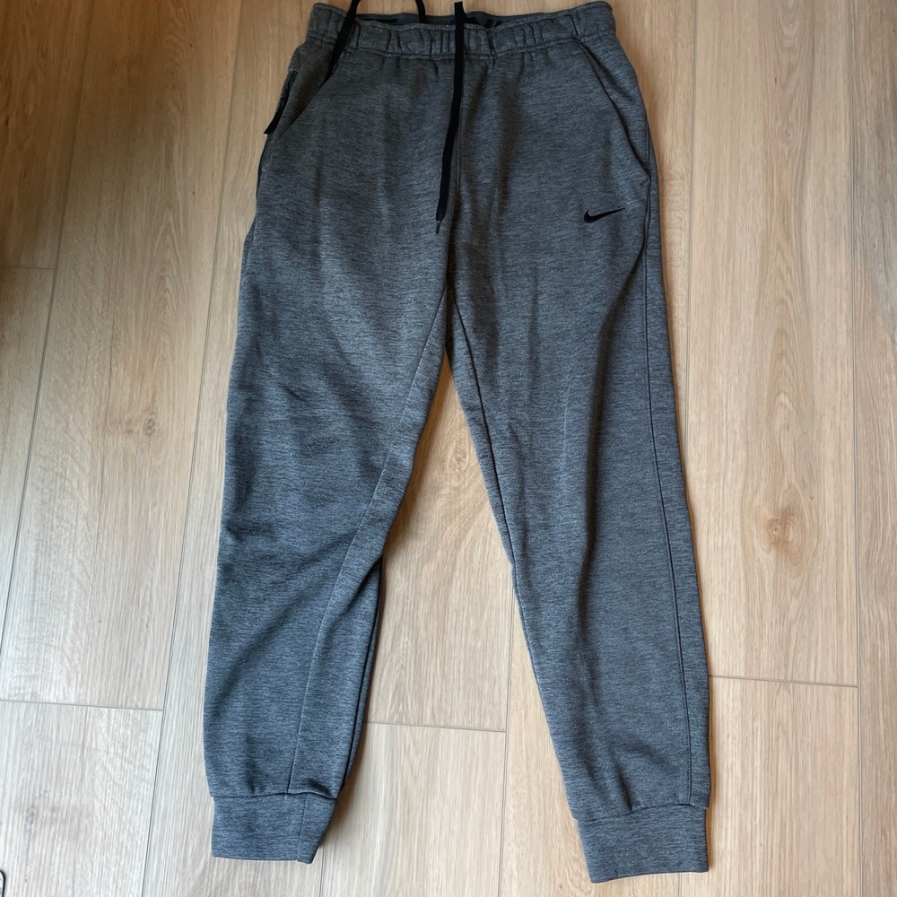 Nike Mens Therma-FIT Joggers Gray Fleece Tapered Sweatpants Small 932257-063